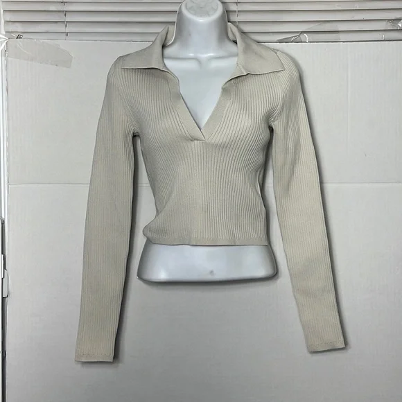 Aritzia color matte pearl Sculpt Knit Polo Longsleeve - Picture 2 of 7